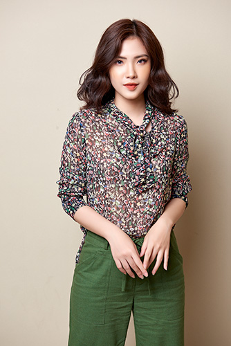 Áo buộc nơ cổ
