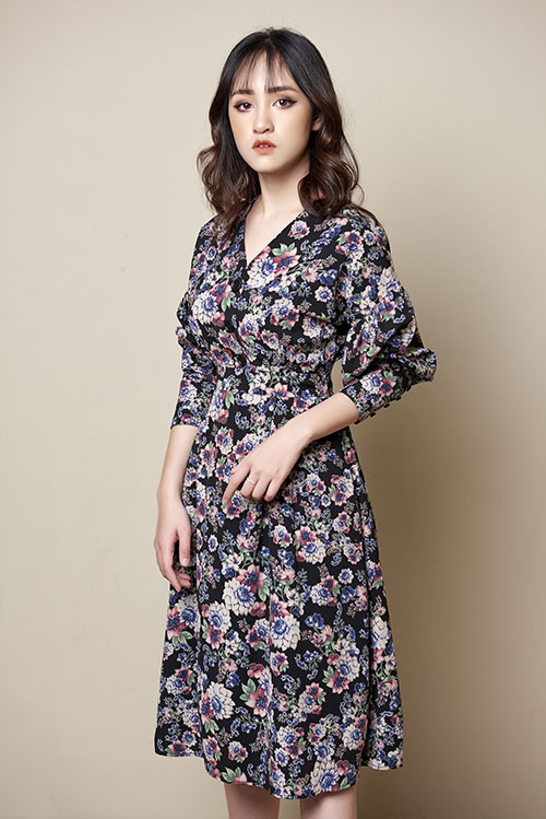 Váy cổ V nẹp tay