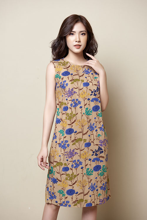 Váy xuông cổ tròn