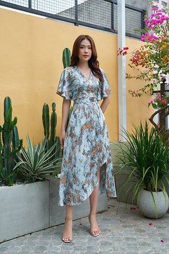 Váy lụa cổ V xẻ tà