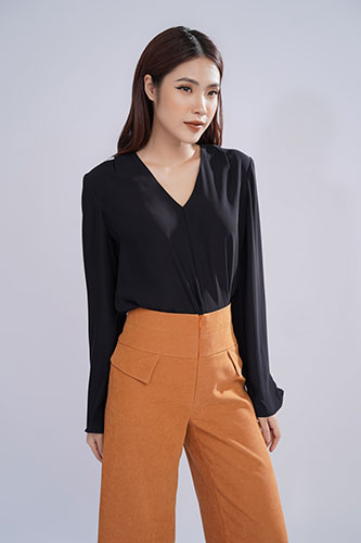 Sơ mi cổ V nhún tay (đen)