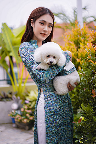 Áo dài cổ V tay dài 